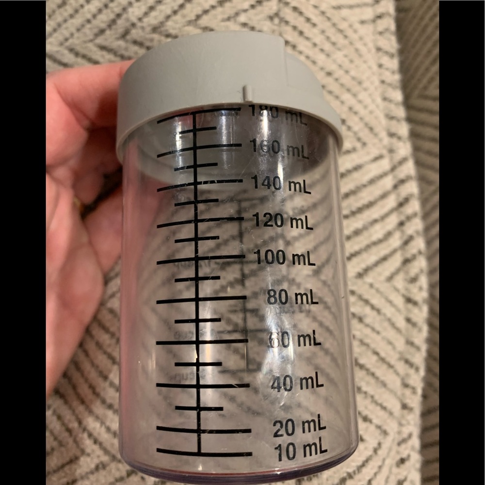 🌸3/$12 Pampered Chef Measuring Dispensing Cup